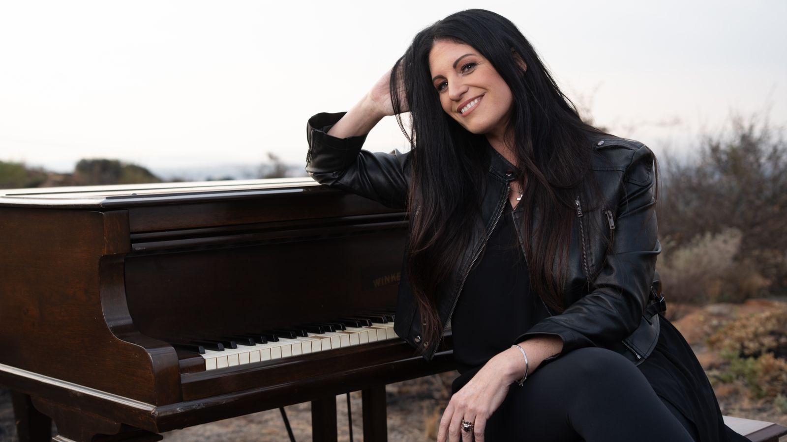 Portrait of Riana Nel with the grand piano