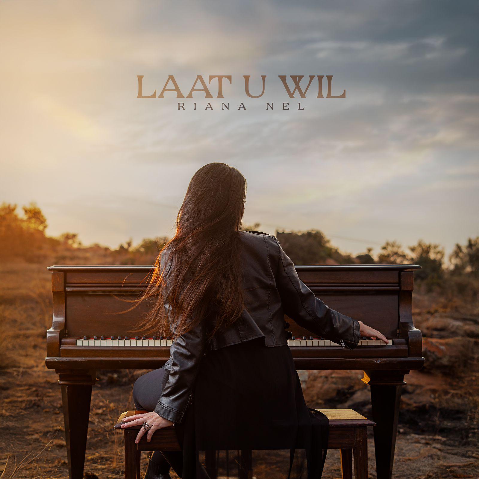 Riana Nel seated at the grand piano during the Laat U Wil music video shoot